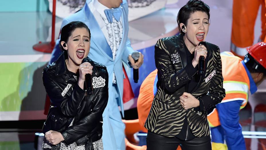 Tegan e Sara apresentam a música Everything is awesome, do filme Uma aventura lego