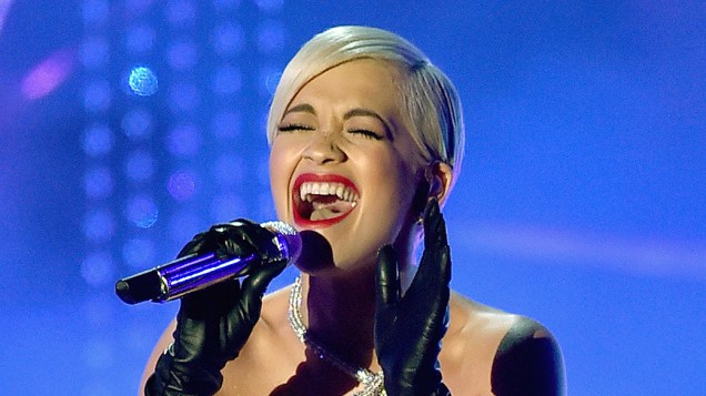 Rita Ora canta a música Grateful, que concorre ao Oscar, do filme Além das luzes