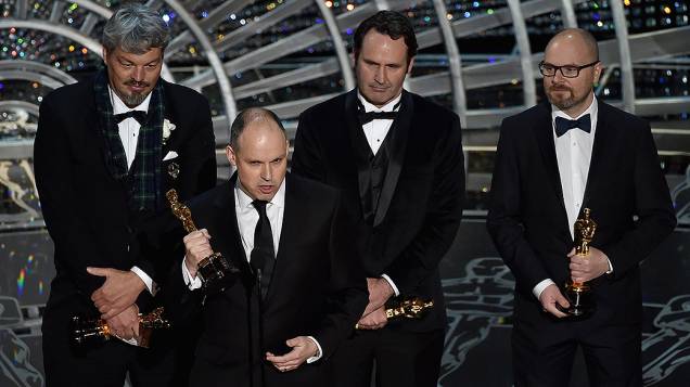 Ian Hunter, Paul Franklin, Scott Fischer e Andrew Lockley vencem o Oscar de efeitos visuais por Interestelar