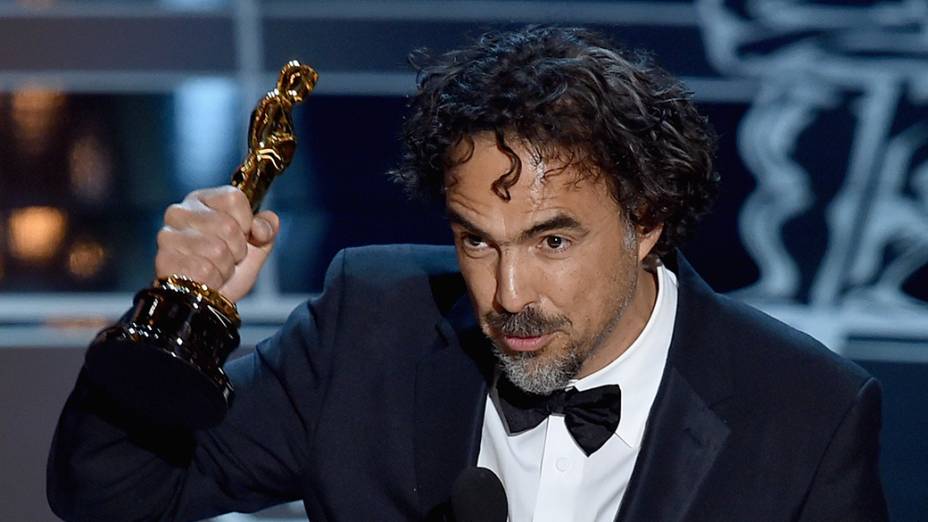 O mexicano Alejandro González Iñárritu leva o Oscar de melhor diretor por Birdman