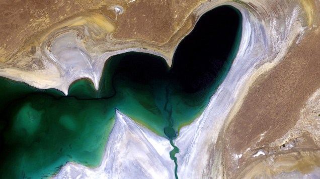 <p>Visão aérea do Mar Aral do Norte, na Ásia Central</p>