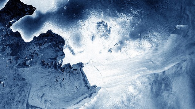 <p>Vista aérea de uma geleira no oeste da Antártida</p>