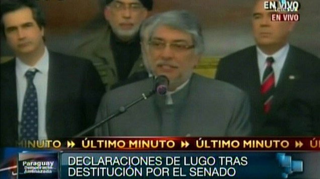 O presidente paraguaio Fernando Lugo discursa após impeachment