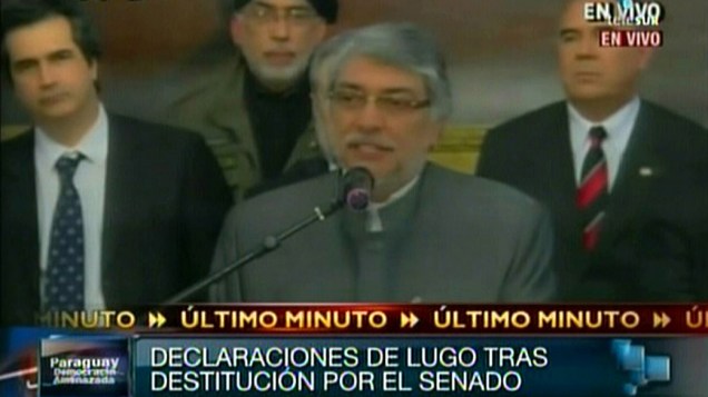O presidente paraguaio Fernando Lugo discursa após impeachment O presidente paraguaio Fernando Lugo discursa após impeachment