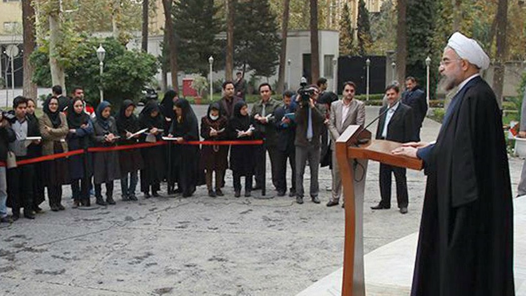Presidente iraniano, Hassan Rowhani, fala com a imprensa em Tehran sobre acordo inédito