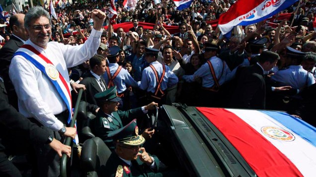 Fernando Lugo após ser juramentado como presidente do Paraguai em 2008 Fernando Lugo após ser juramentado como presidente do Paraguai em 2008