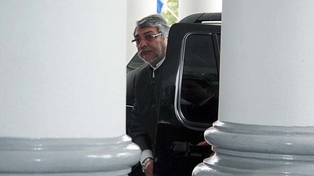 Fernando Lugo chega a casa do governo antes de ser julgado em processo de impeachment no Paraguai