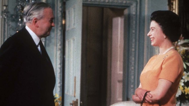 Primeiro-ministro Harold Wilson e a rainha Elizabeth II, em 1969