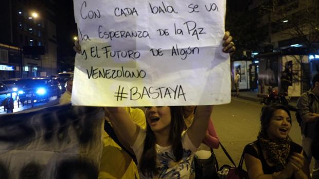 Manifestantes fazem protesto contra insegurança em Caracas, no dia 6 de fevereiro