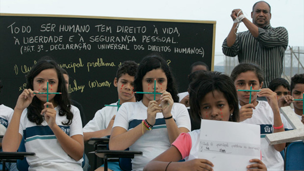 Estudantes protestam contra a falta de segurança nas escolas do Rio de Janeiro