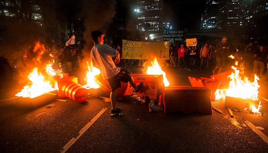 Manifestação contra o aumento de passagens em São Paulo. Protesto fechou a Avenida Paulista