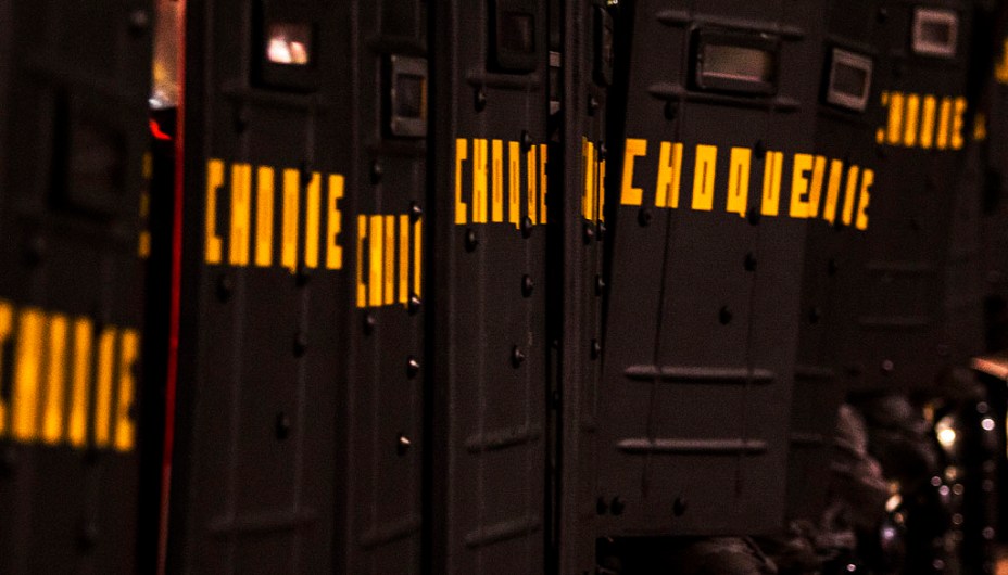 Polícia usou bombas de gás para dispersar cerca de 500 manifestantes, que protestaram contra o aumento das passagens de ônibus e de metrô na capital