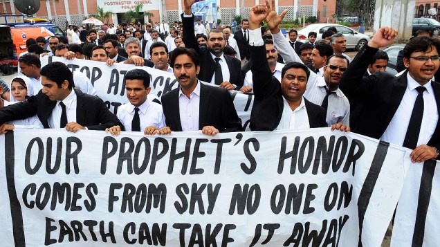 Advogados protestam contra o filme que satiriza os mulçumanos em Lahore, Paquistão