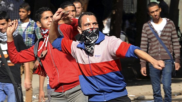 Manifestantes protestam nas ruas do Cairo