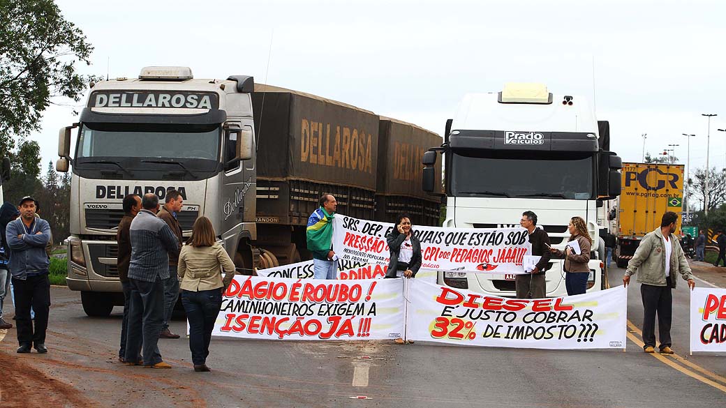 Estradas federais do Brasil registravam no final da manhã desta quinta-feira 91 bloqueios