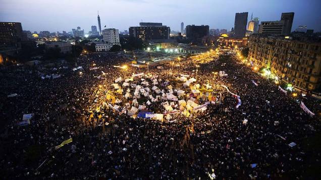 Vista aérea da manifestação contra decreto que amplia poderes do presidente egípcio Mohamed Mursi, na Praça Tahrir, no Cairo