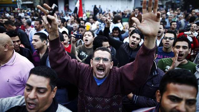 Manifestantes protestam contra decreto do presidente egípcio Mohamed Mursi, na Praça Tahrir