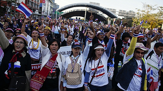 Manifestantes ocupam ruas de Bangcoc para 'fechar' a cidade em protesto contra o governo