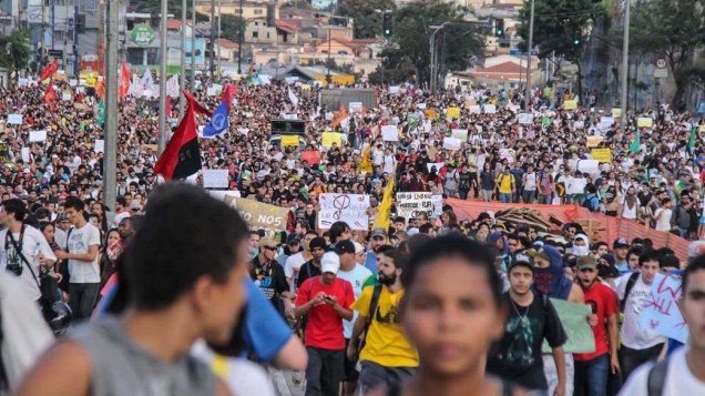 Belo Horizonte - Manifestantes re reúnem para protestar contra o aumento das passagens do transporte público