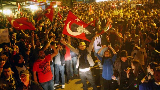 Protestos anti-governo em Ancara, na Turquia, em 06/06/2013