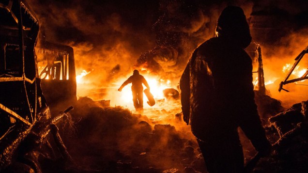 Os protestos tomaram conta das ruas de Kiev depois de o Presidente Viktor Ianukovich ter desistido da assinatura de um acordo de cooperação econômico e político negociado com a União Europeia