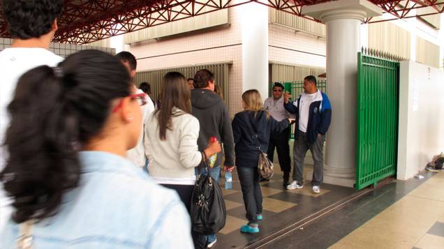  <br><br>  Estudantes chegam para o segundo dia de provas do Enem, em Brasília