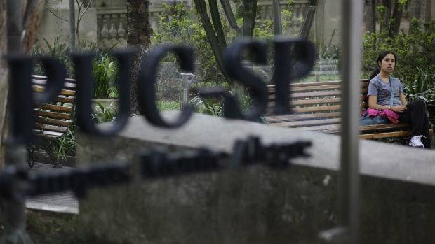 PUC vai suspender alunos que usaram ‘cotistas’ e ‘pobres’ como xingamento