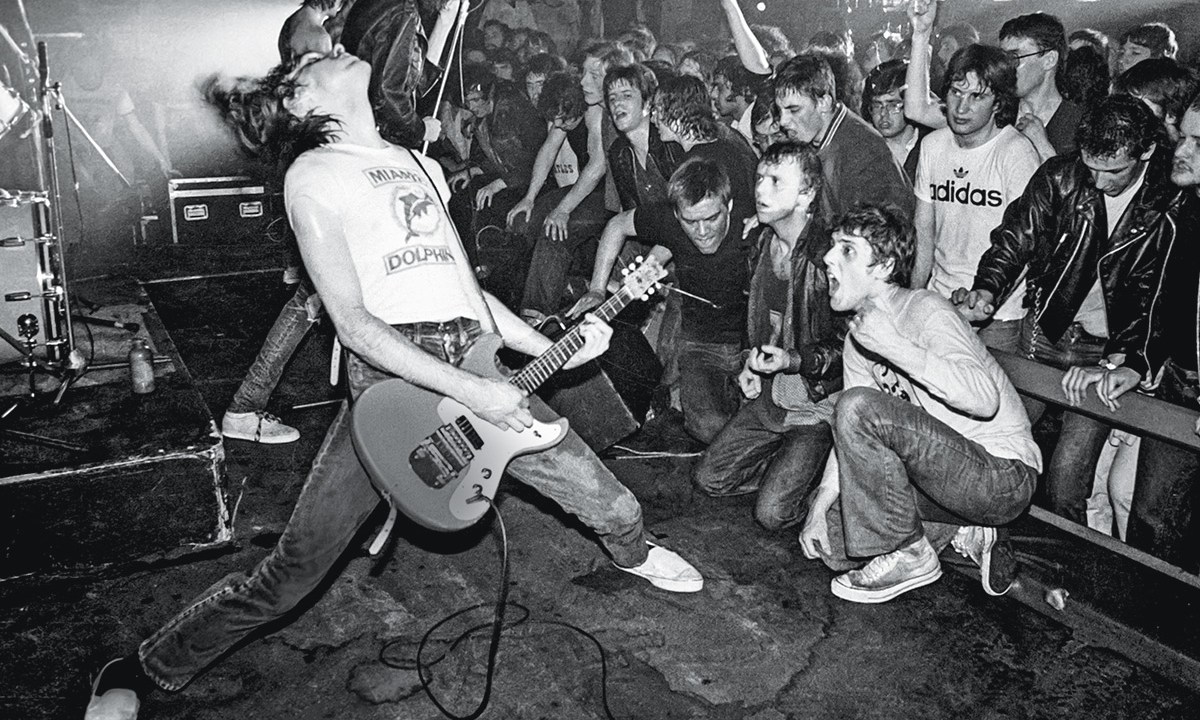 Os Ramones: com um som cru e agressivo, seu disco de estreia é o marco zero do movimento