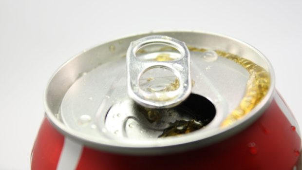Refrigerante Coca-Cola em lata
