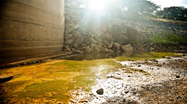 <p>Vista da represa Jaguari, que faz parte do Sistema Cantareira, em Bragança Paulista, no interior de São Paulo, que está 8 metros abaixo do seu nível de vazão devido à falta de chuvas</p>