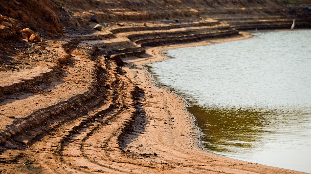 <p>Vista da represa Jaguari, que faz parte do Sistema Cantareira, em Bragança Paulista, no interior de São Paulo, que está 8 metros abaixo do seu nível de vazão devido à falta de chuvas</p> <p>Vista da represa Jaguari, que faz parte do Sistema Cantareira, em Bragança Paulista, no interior de São Paulo, que está 8 metros abaixo do seu nível de vazão devido à falta de chuvas</p>