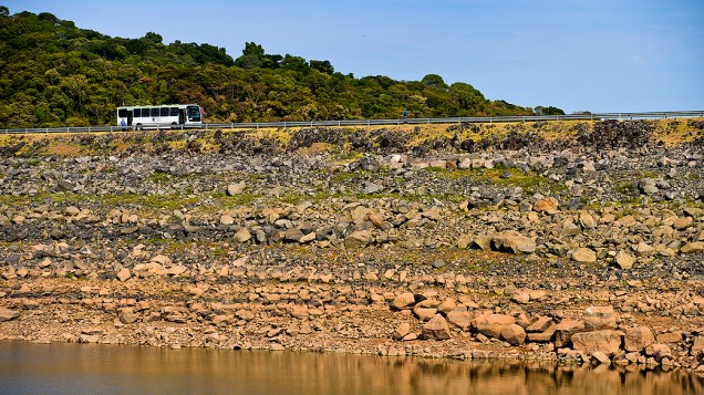 <p>Vista da represa Jaguari, que faz parte do Sistema Cantareira, em Bragança Paulista, no interior de São Paulo, que está 8 metros abaixo do seu nível de vazão devido à falta de chuvas</p>