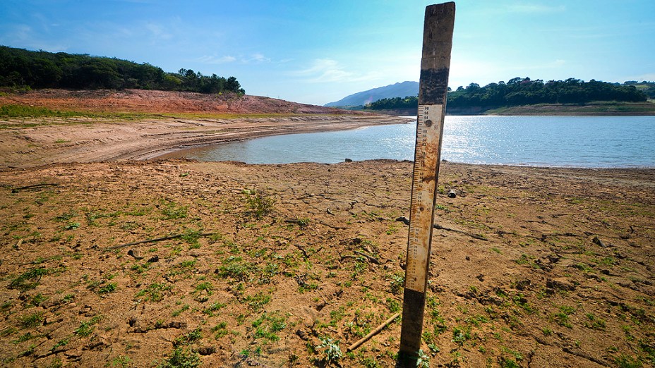 <p>Vista da represa Jaguari, que faz parte do Sistema Cantareira, em Bragança Paulista, no interior de São Paulo, que está 8 metros abaixo do seu nível de vazão devido à falta de chuvas</p>