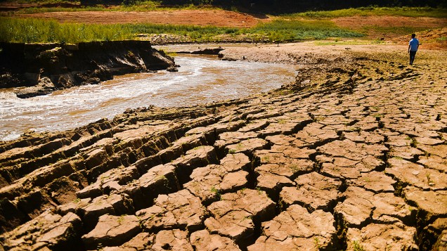 <p>Vista da represa Jaguari, que faz parte do Sistema Cantareira, em Bragança Paulista, no interior de São Paulo, que está 8 metros abaixo do seu nível de vazão devido à falta de chuvas</p>