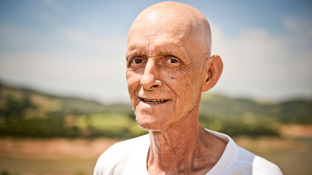 <p>Pescador durante visita à represa Jaguari, que faz parte do Sistema Cantareira, em Bragança Paulista, no interior de São Paulo, que está 8 metros abaixo do seu nível de vazão devido à falta de chuvas</p>