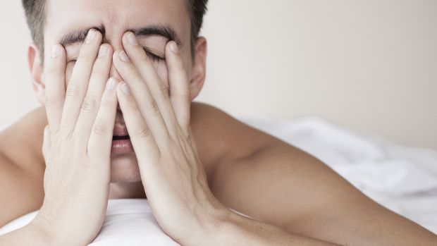 Segundo os cientistas, levar o travesseiro em viagens pode ajudar a driblar a difícil primeira noite de sono