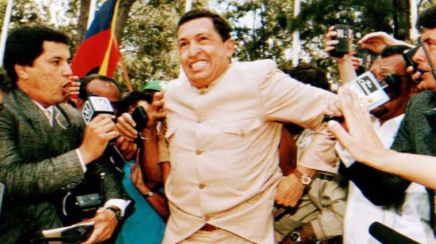 Hugo Chávez é solto em 26 de março de 1994, em Caracas, Venezuela, depois de passar dois anos preso por sua participação na tentativa de golpe contra o presidente Carlos Andres Peres