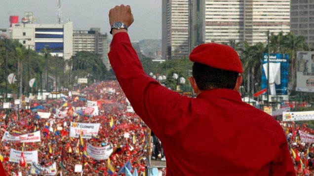 O caudilho em ato em Caracas que marcou o início de mais uma campanha para reeleição, em fevereiro de 2006