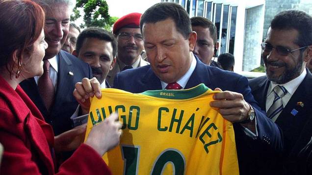 Hugo Chávez durante visita ao Brasil em Curitiba, em 20/04/2006