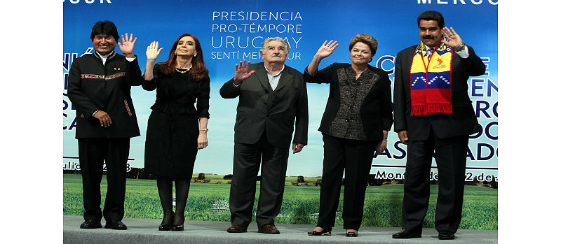 Presidentes dos países membros do Mercosul em reunião em Montevidéu