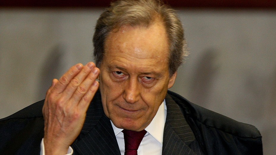 O ministro Ricardo Lewandowski durante julgamento do mensalão, em 04/10/2012