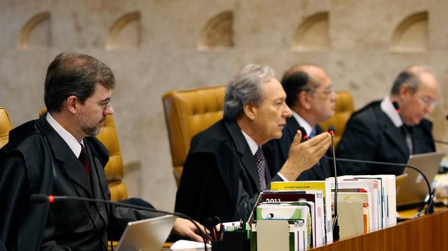 O ministro Ricardo Lewandowski durante retomada do julgamento do mensalão, em 08/11/2012