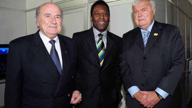 Ricardo Teixeira conversa com Pelé e o presidente da Fifa Joseph Blatter antes do sorteio dos grupos da Copa do Mundo 2014