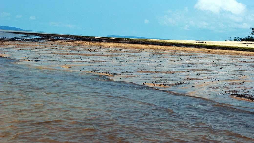 Rio Negro, em época de baixa devido à seca
