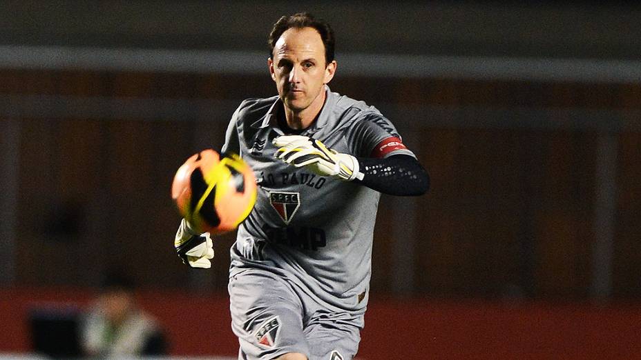 Por R$ 1.490 são-paulino pode jogar no Morumbi; com Rogério é mais