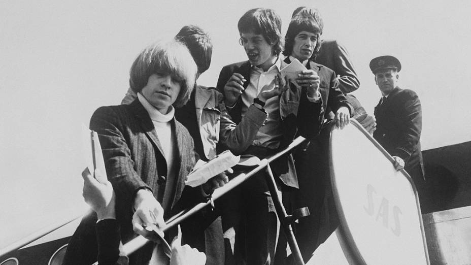 Rolling Stones no aeroporto de oslo, na noruega em 1965