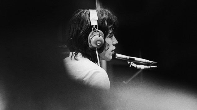 Mick Jagger dos Rolling Stones durante gravação em Londres no ano de 1968
