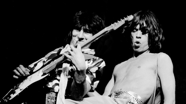 Guitarrista Ron Woode e Mick Jagger durante show em Knebworth Festival no ano de 1977