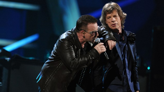 Bono do U2 e Mick Jagger dos Rolling Stones em concerto em Nova Iorque