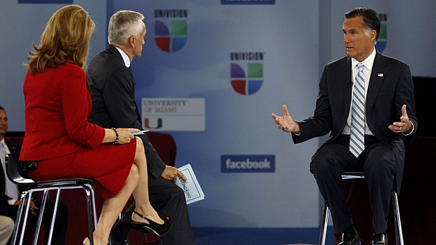 Mitt Romney durante fórum com eleitores latinos na Flórida